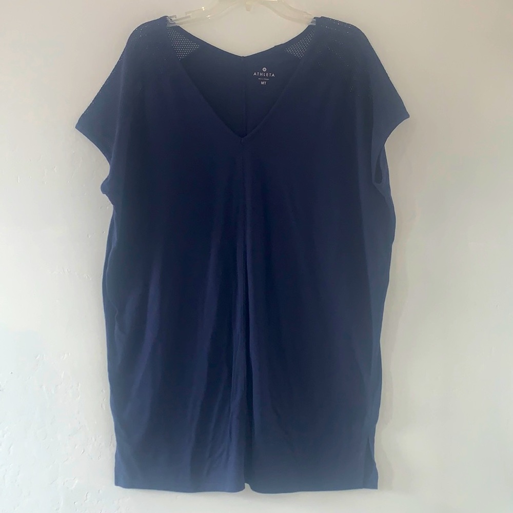 ATHLETA NAVY BLUE LIGHT WEIGHT SHIRT   MESH ON SHOULDER SIZE MT